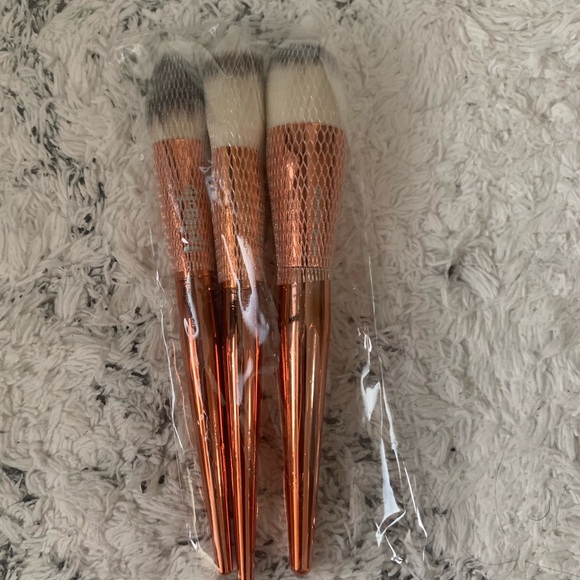 Alamar Cosmetics Complexion Brush Trio - Picture 2 of 3